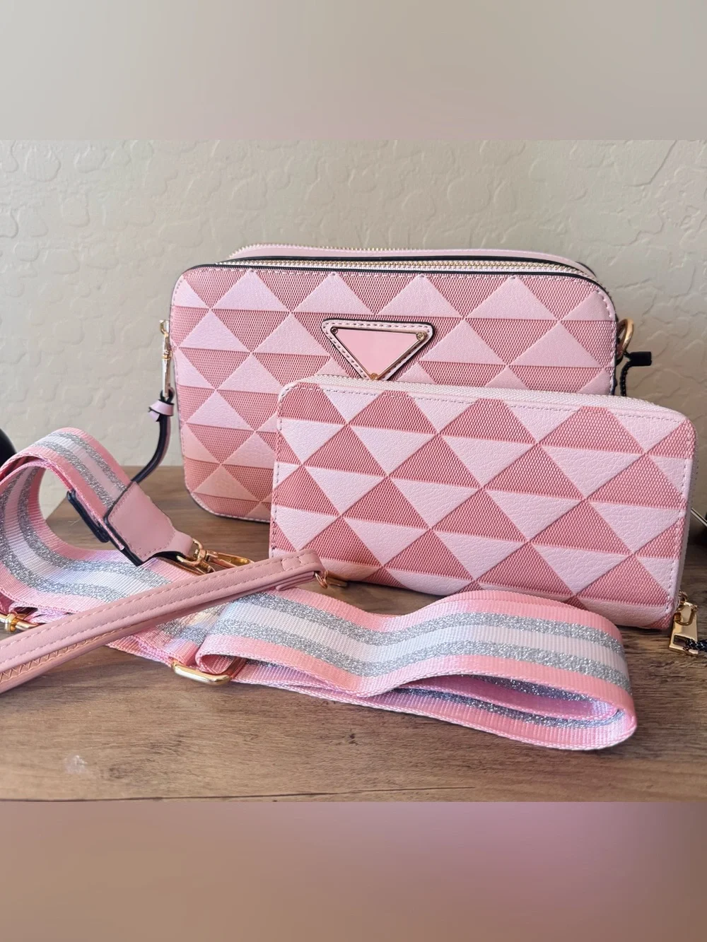 Textured Pink Geometric Crossbody Bag and Wallet Set with Glitter Strap NWT - Picture 2 of 9